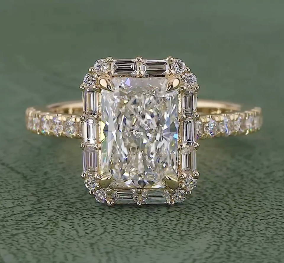 Radiant Majesty 2.60 Carat IGI Certified Radiant Cut Diamond Ring | Jenny Jewells