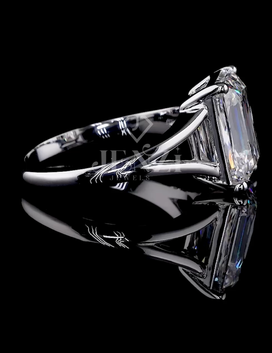 Kriss Solitaire Ring