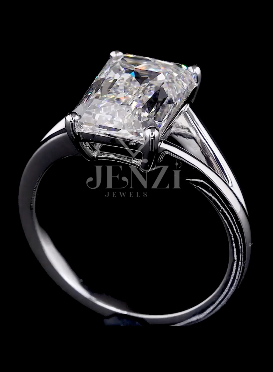 Kriss Solitaire Ring